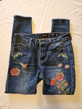 Ranbeeri Floral Embroidered Skinny Jeans With A Raw Hem,  Size USA 5